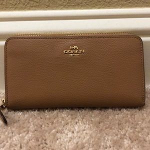 Like new! Coach wallet